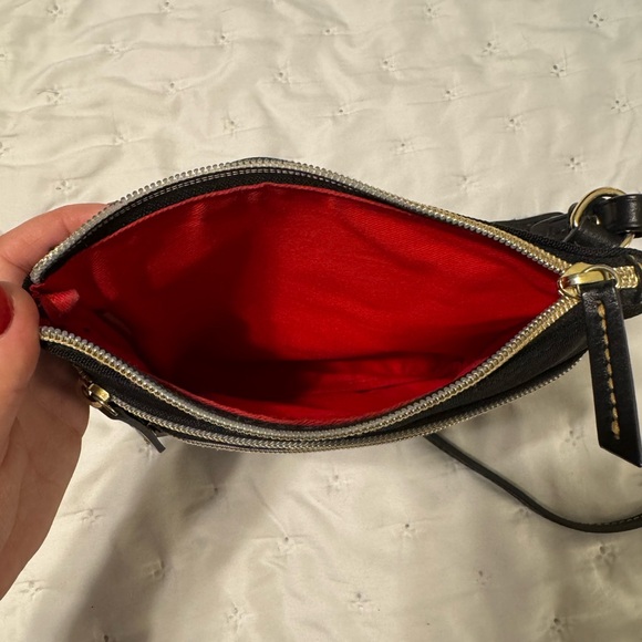 Dooney & Bourke Black Crossbody Bag – Stylish & Functional - Picture 3 of 5